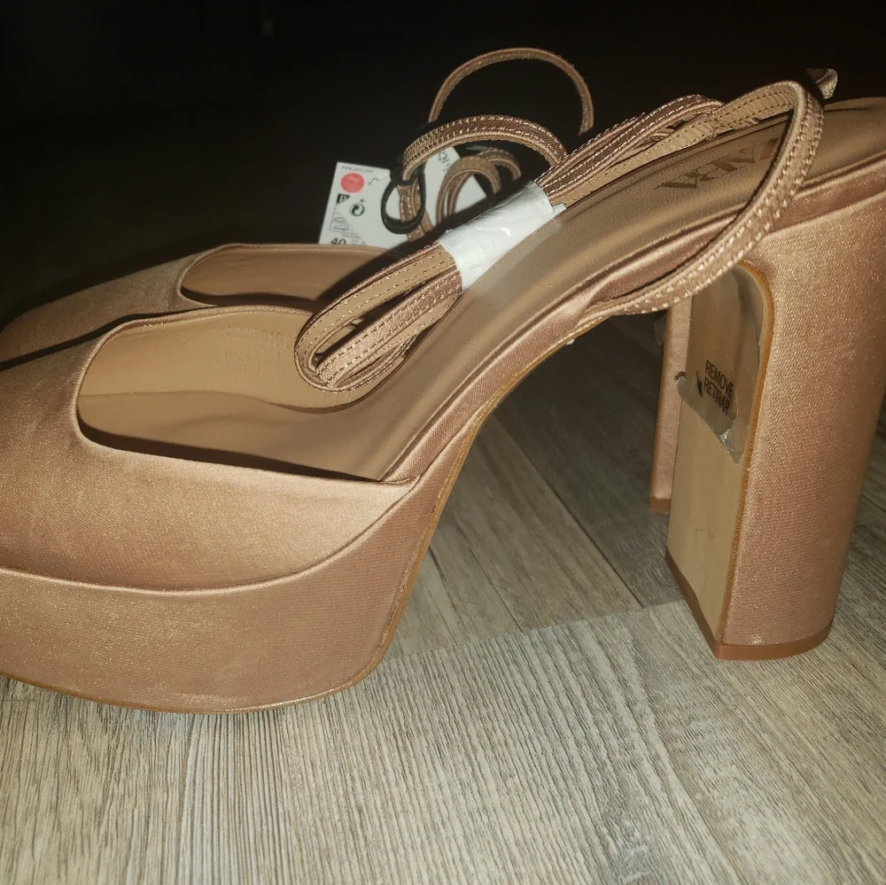 Womens Square-Toe Heels - Picture 2 of 3